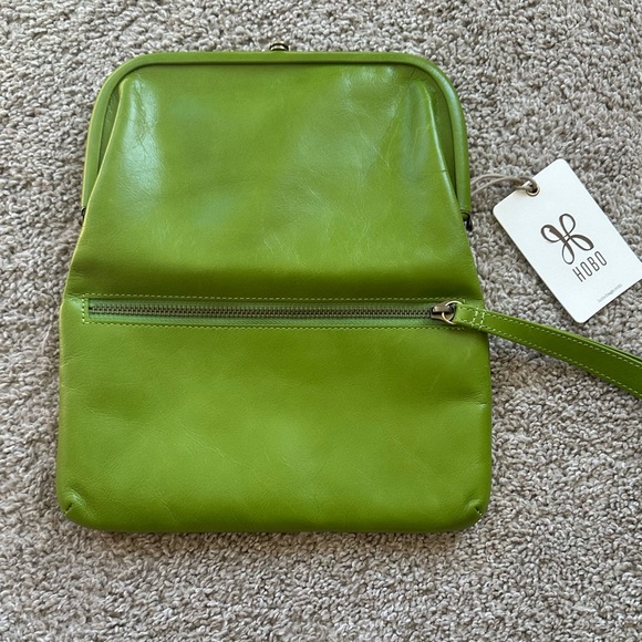 Hobo Lauren Wristlet Green Leather Women's Bag NWT - Picture 7 of 12